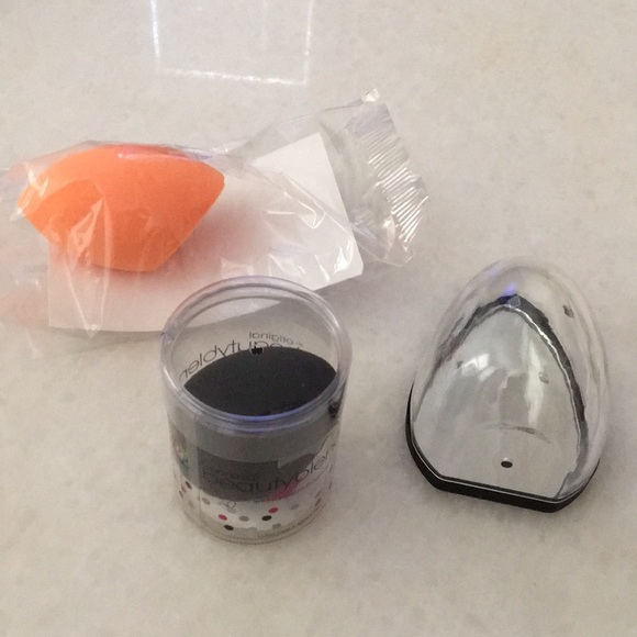 beautyblender Other - Set of Two Beautyblenders & Travel Case